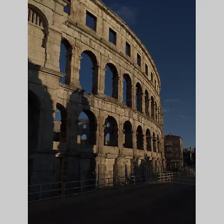 Apartments Arenastreet Next To The Amphitheater Pula Exterior photo